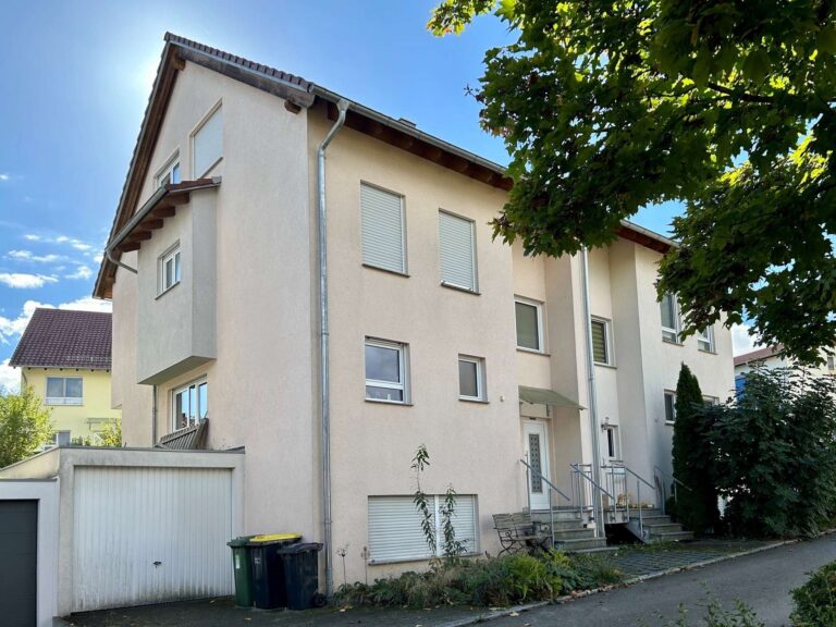 Provisionsfreie Doppelhaushälfte mit Garage und Stellplatz